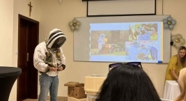 Prezentacja stroju pszczelarza